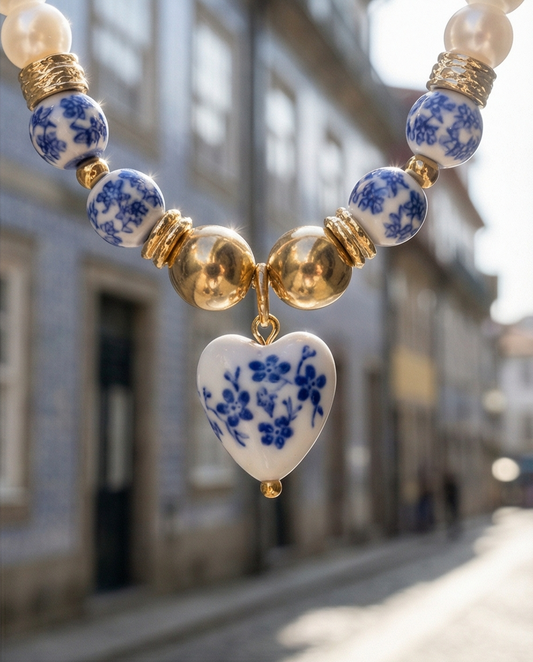Colar Artesanal Pérolas e Azulejo Português com Pendente de Coração